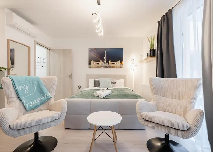 Heroes Square Apartment